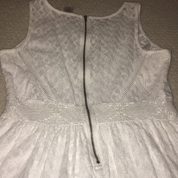 Fit and flare white lace dress - Picture 5 of 6
